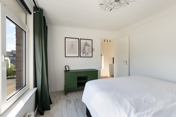 Foto - Te koop: instapklare hoekwoning met oprit en garage!